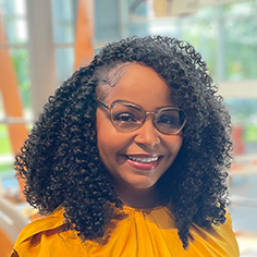 Courtney Addison, consultant în dezvoltarea talentelor 