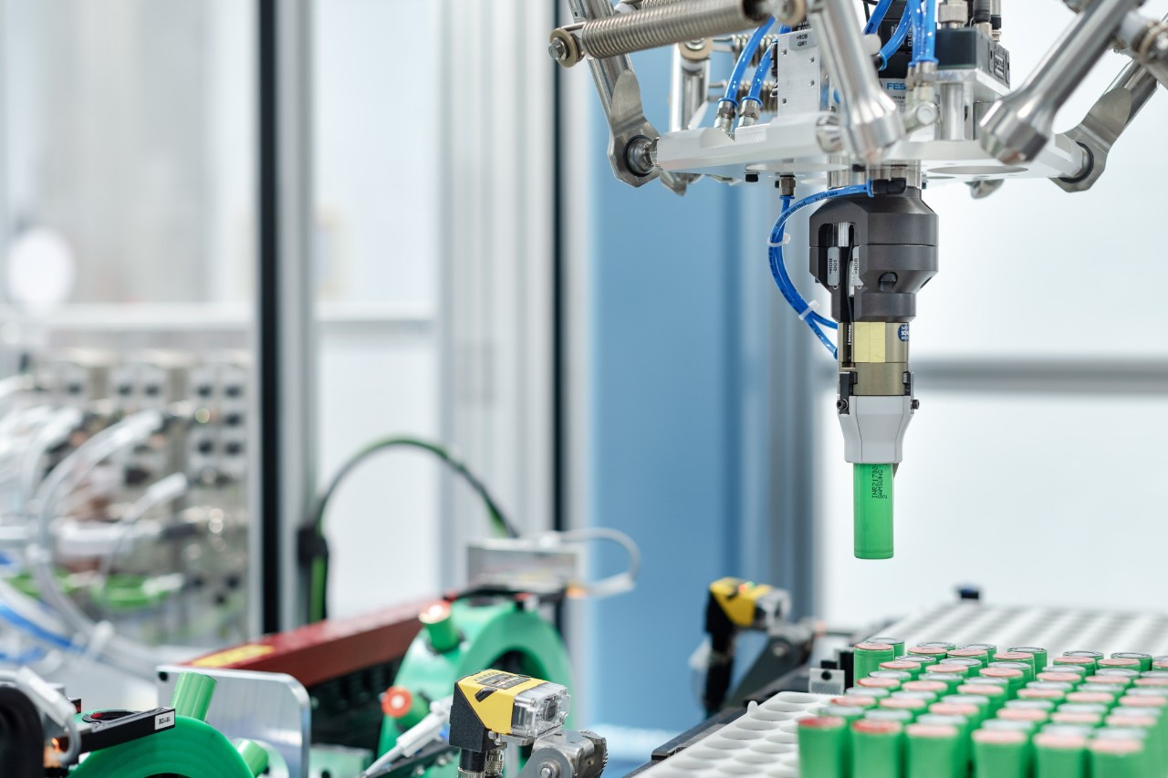 Celule de baterii în procesul de producție